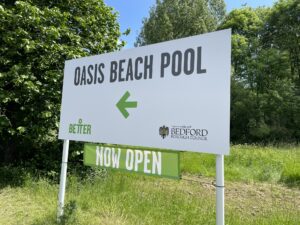 Sign showing Oasis Pool and a direction arrow